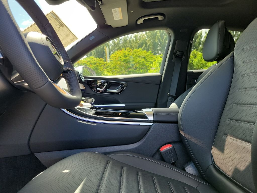 New 2027 MANUFAKTUR Moonlight White Metallic Mercedes-Benz GLC 300 image 20