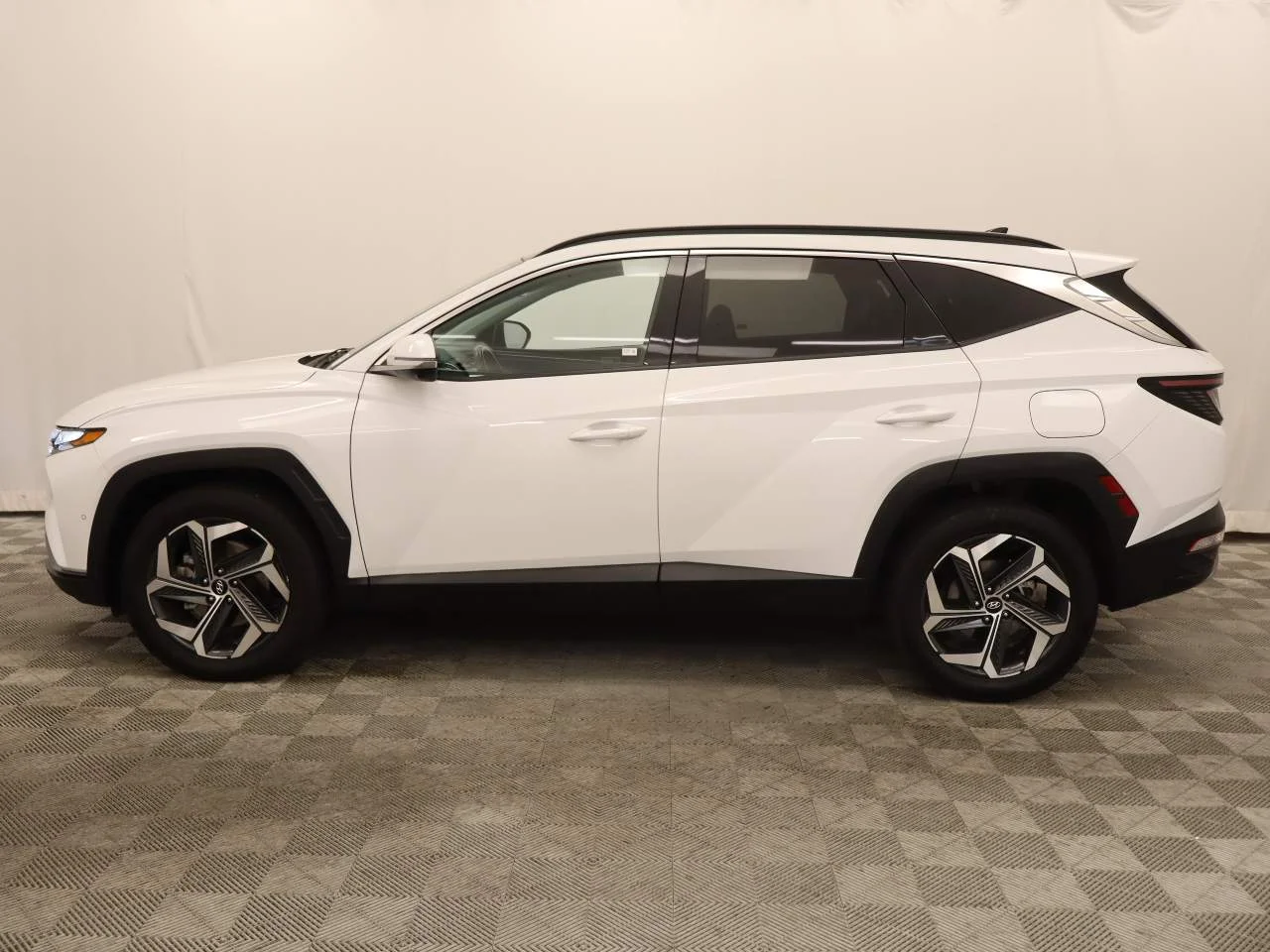 Certified Used 2024 Serenity White Pearl Hyundai Limited image 2