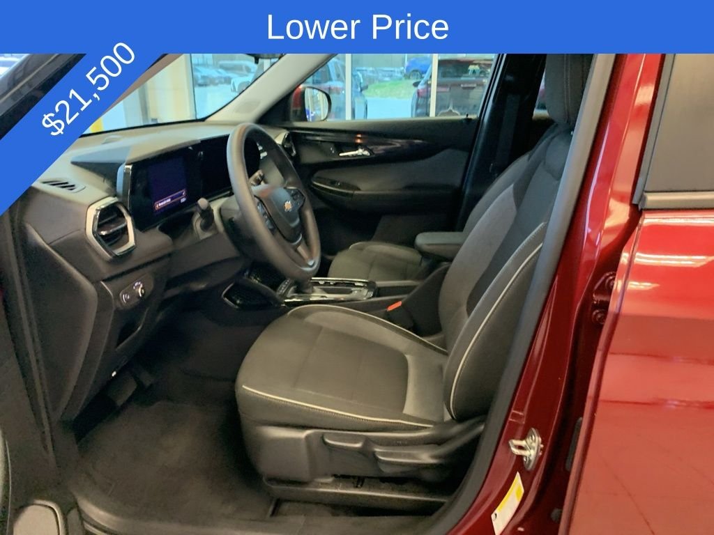 Used 2025 Red Chevrolet LT image 3