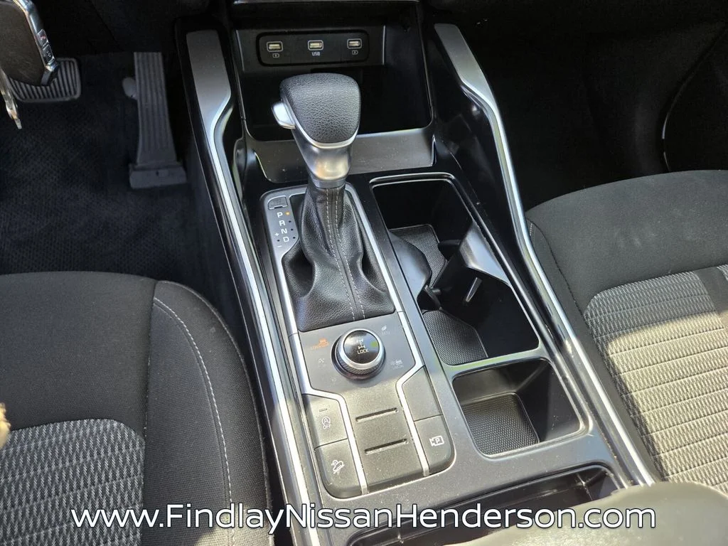 Used 2022 White Kia LX image 31