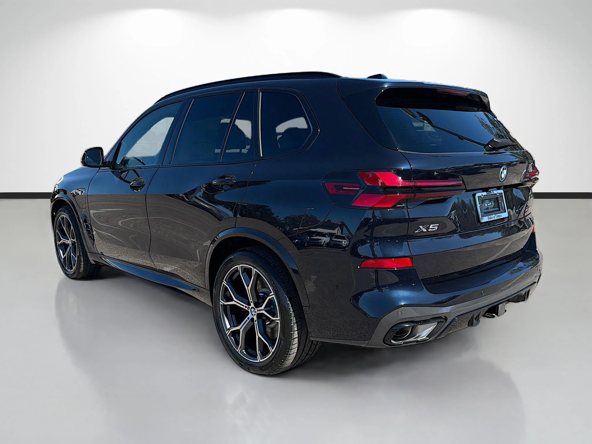 New 2026 Carbon Black Metallic BMW xDrive50e image 5