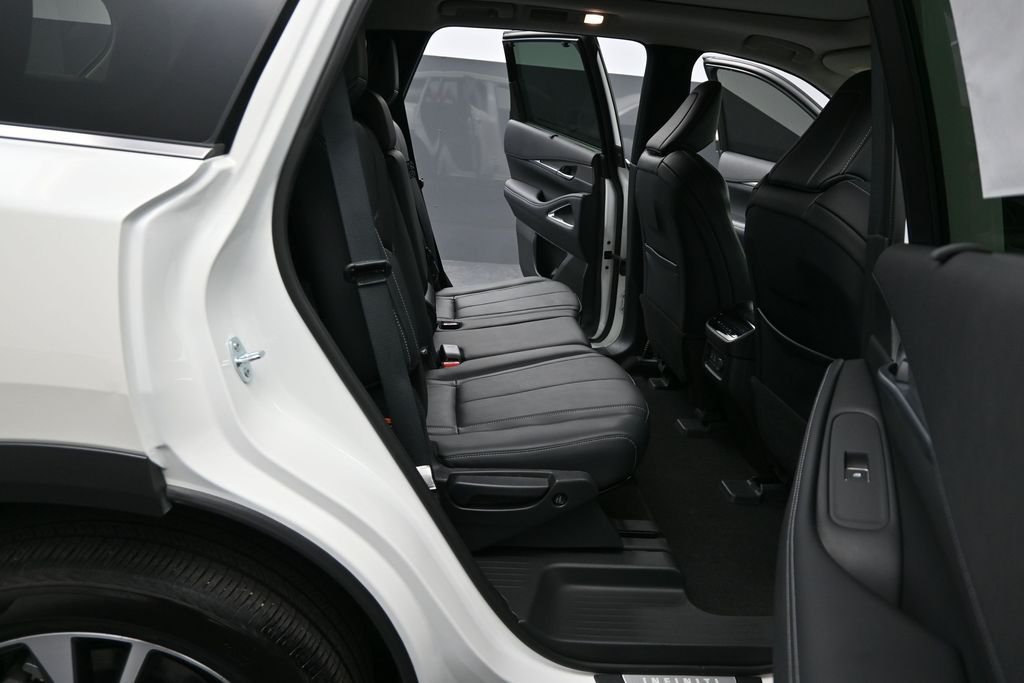 Used 2023 White INFINITI LUXE image 22