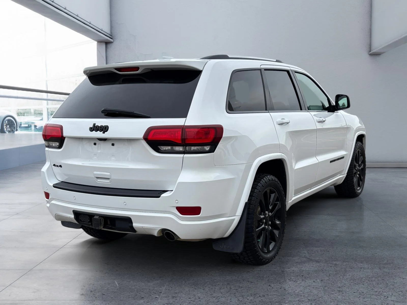 Used 2021 White Jeep Altitude image 5