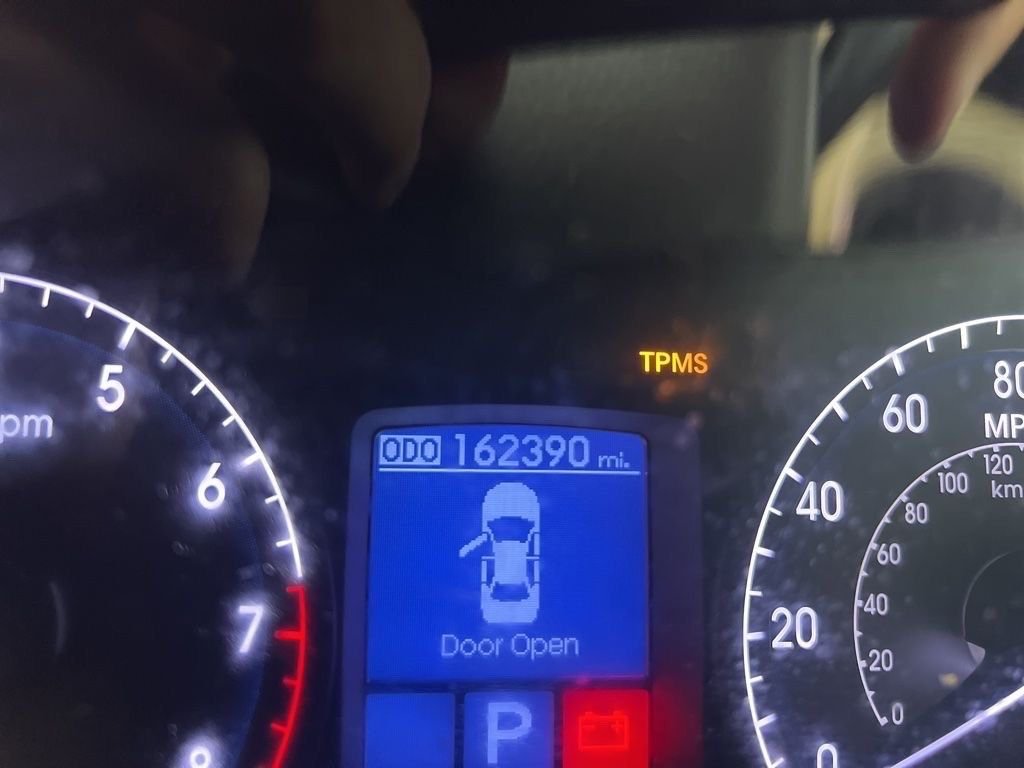 Used 2013 Silver Hyundai 3.8 image 13