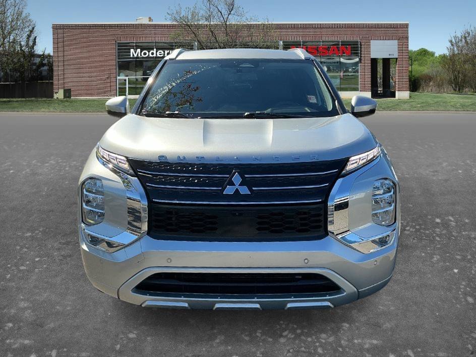 Used 2022 Silver Mitsubishi SEL image 6