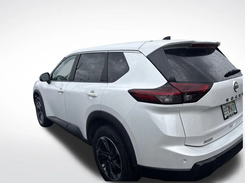 Used 2024 Everest White P Nissan SV image 8