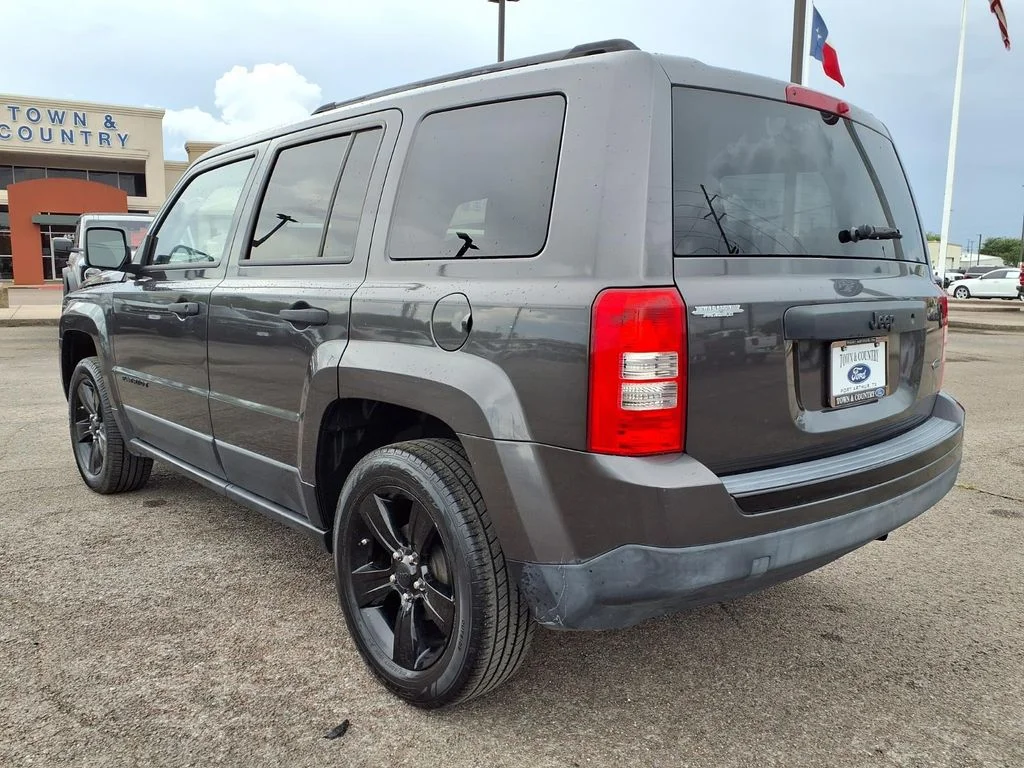 Used 2014 Gray Jeep Sport image 2
