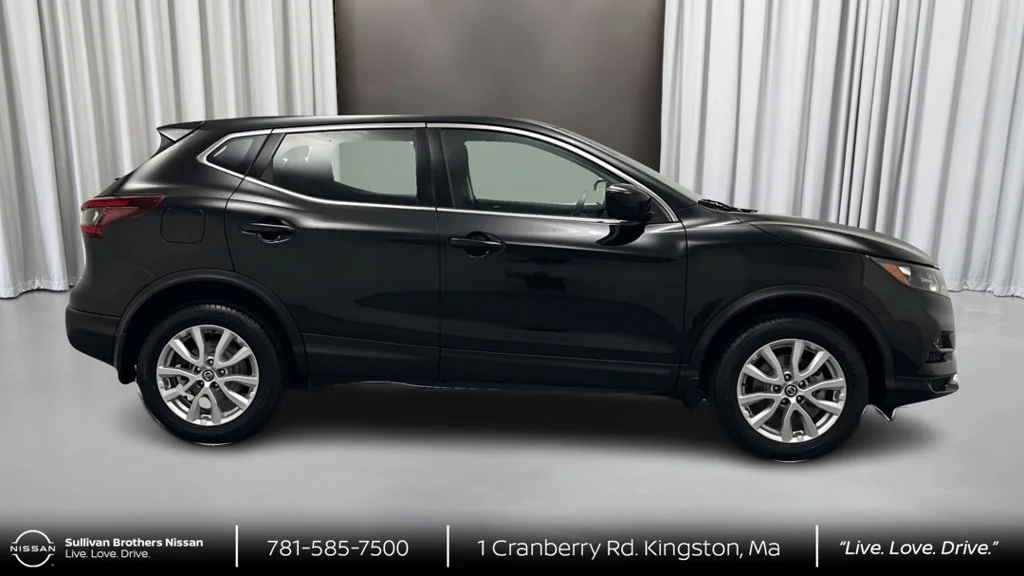 Used 2022 Black Nissan S image 4