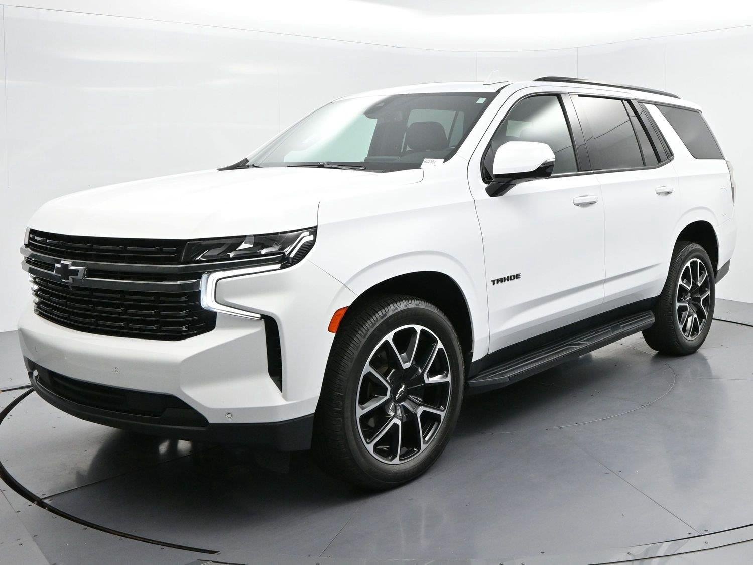 Used 2022 Summit White Chevrolet RST image 3