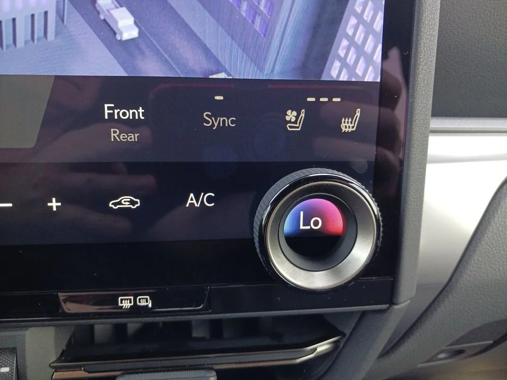 Used 2025  Lexus 550 Luxury image 27