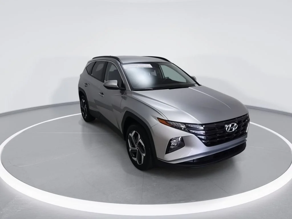 Used 2024 Silver Hyundai SEL image 3