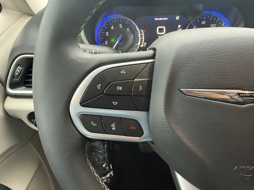 Used 2024 Silver Chrysler Touring L image 9