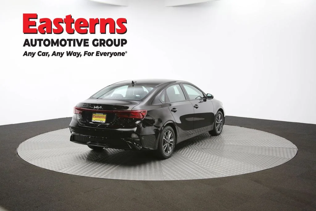 Used 2022 Black Kia LXS image 37