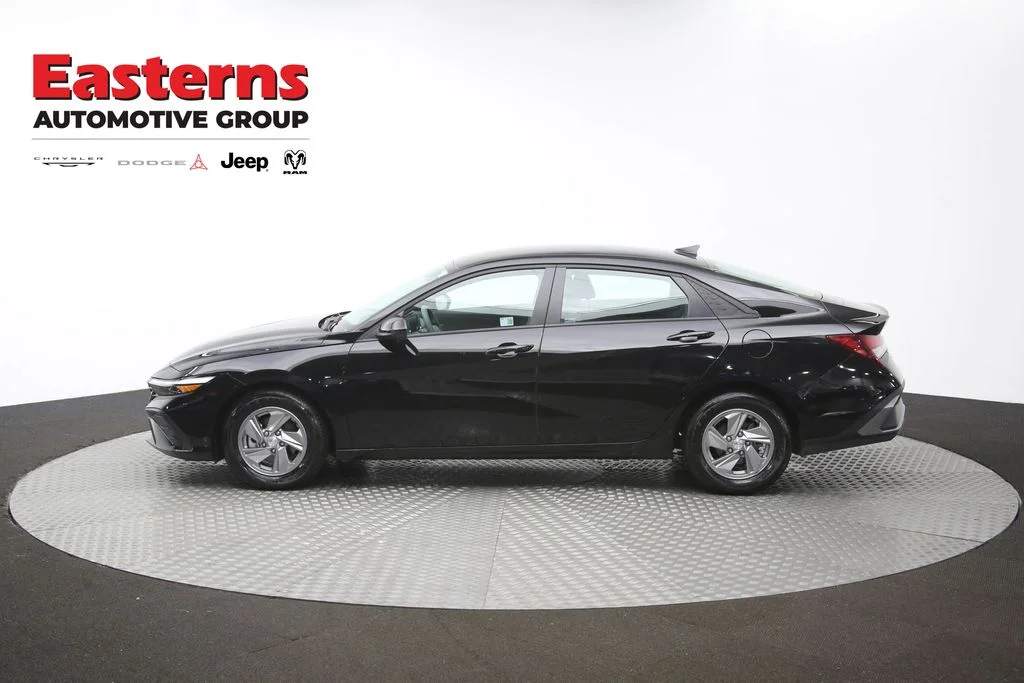 Used 2025 Black Hyundai SE image 57