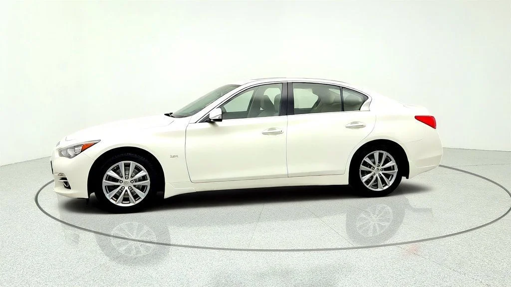 Used 2016 Majestic White INFINITI 4dr Sedan 2.0t Premium AWD w/ Premium Plus Pkg image 8