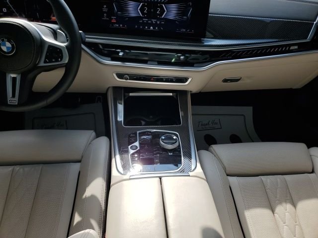 Used 2025 Black BMW M60i image 19