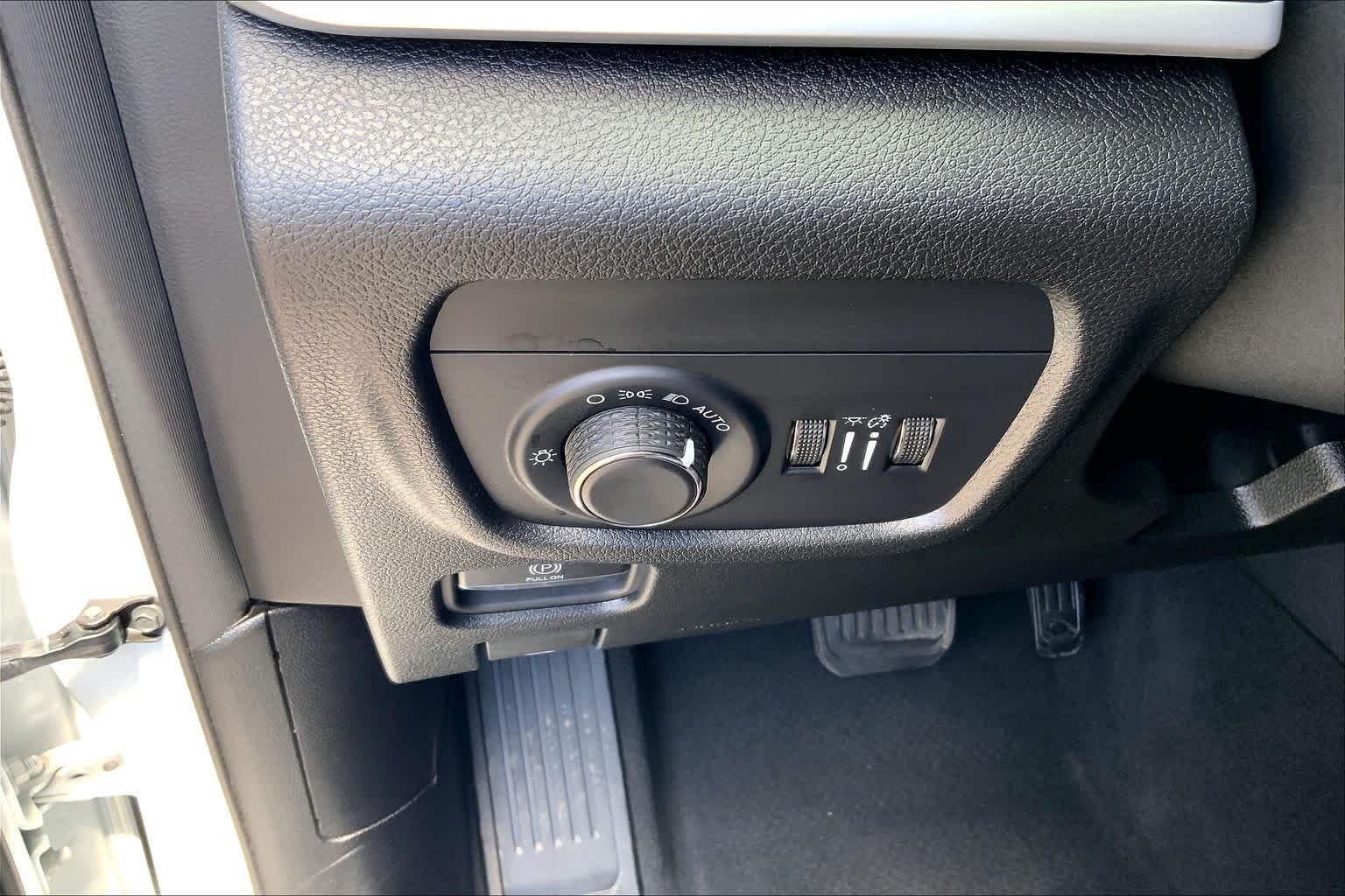 Used 2024 Bright White Clearcoat Jeep Altitude X image 32