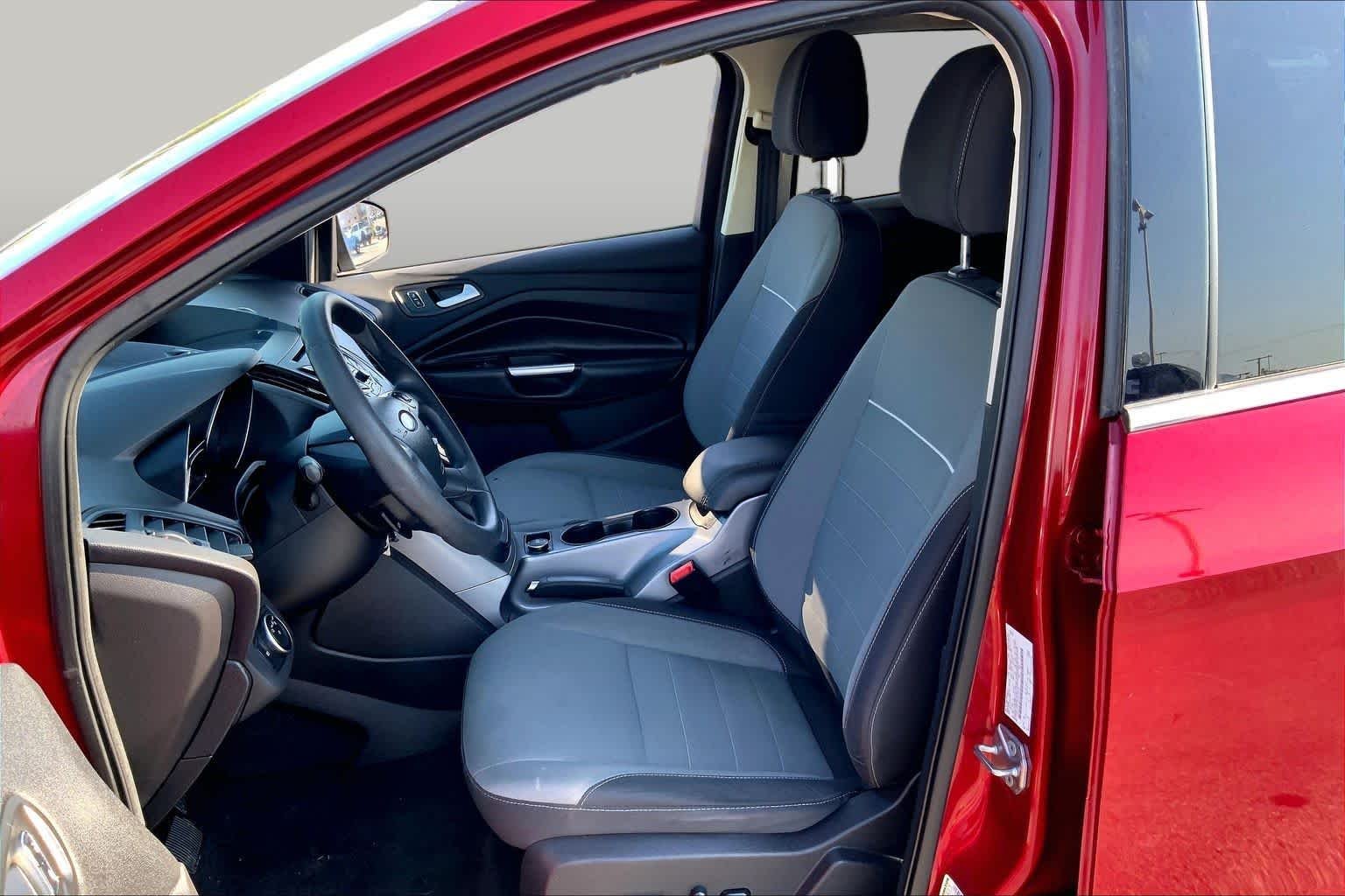 Used 2015 Ruby Red Metallic Tinted Clearcoat Ford SE image 8