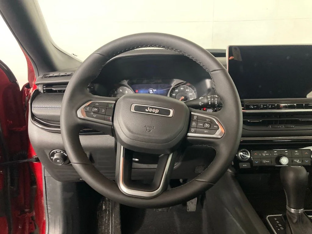 New 2026 Red Hot Pearlcoat Jeep Latitude image 8
