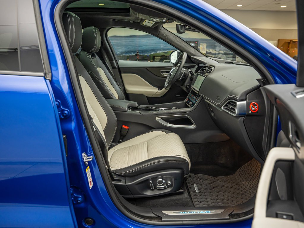 Used 2019 Caesium Blue Metallic Jaguar 30t R-Sport image 36