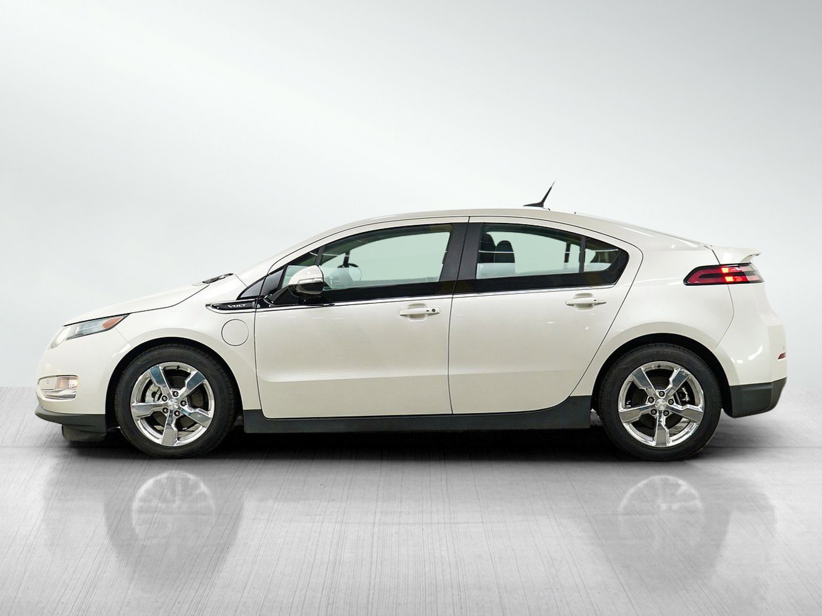 Used 2013 Chevrolet Volt Base with VIN 1G1RB6E41DU145362 for sale in Burnsville, Minnesota