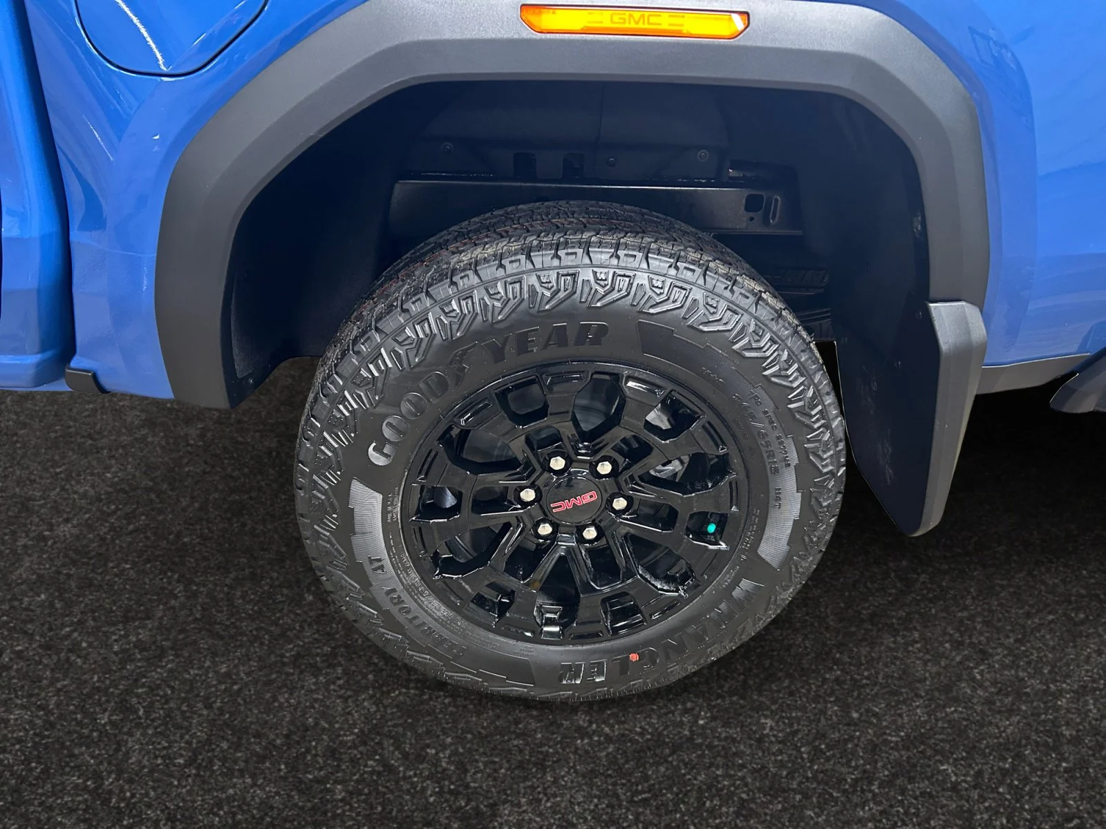 New 2026 Rapids Metallic GMC Elevation image 9