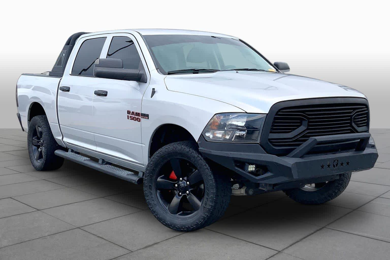 Used 2017 Bright Silver Clearcoat Metallic Ram Express image 3
