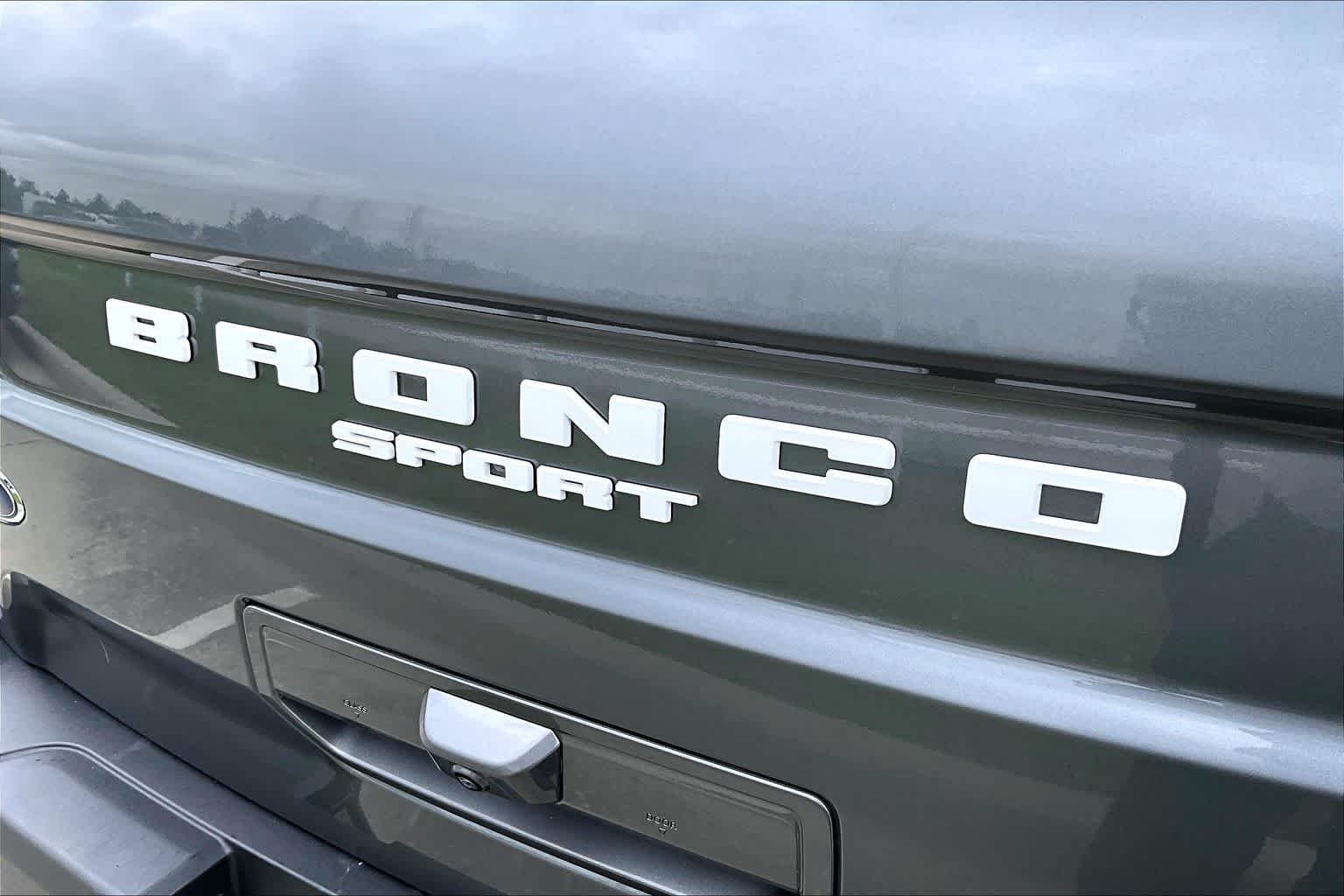 Used 2025 Carbonized Gray Metallic Ford Badlands image 9