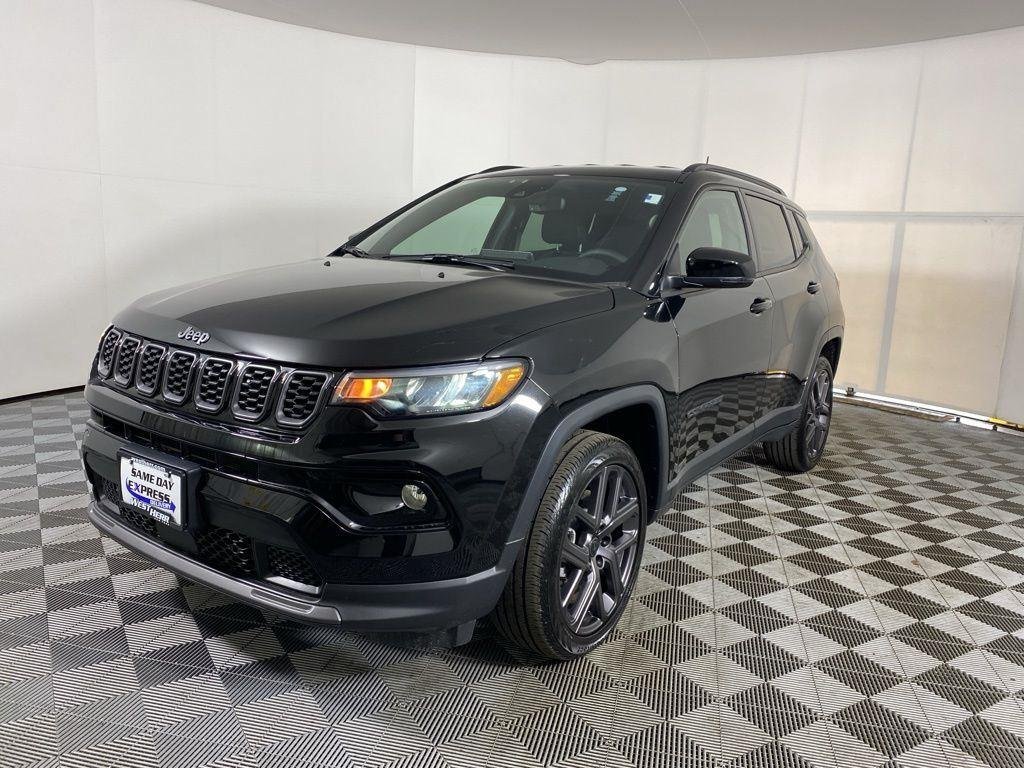 Used 2026 Diamond Black Crystal Pearlcoa Jeep Limited image 4