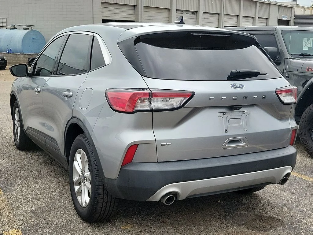 Used 2022 Silver Metallic Ford SE image 3