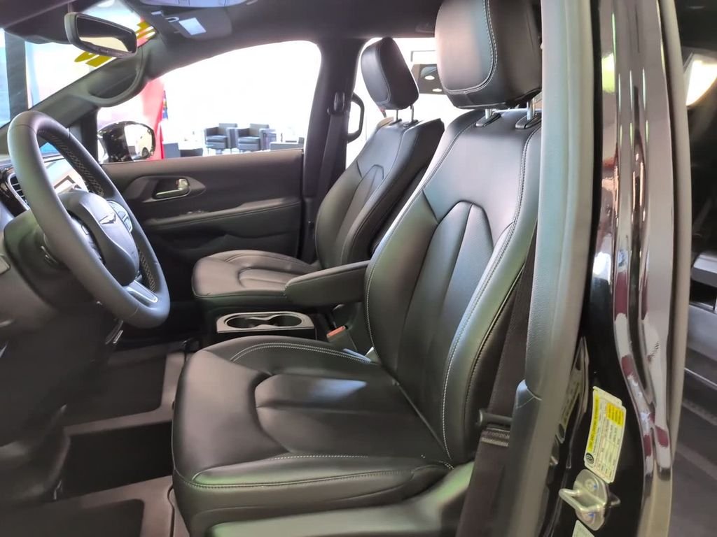 Used 2025 Black Chrysler Mobliity- Braunability - XI image 20