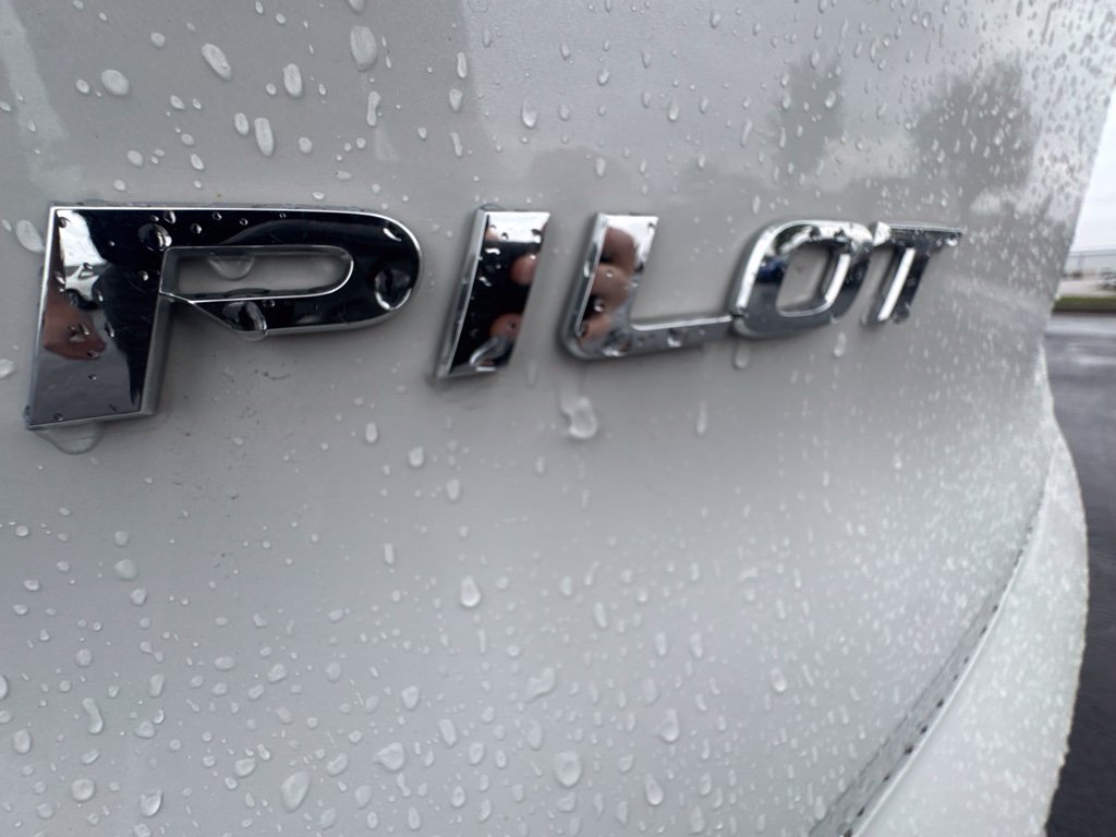 Used 2022 White Honda EX-L image 23