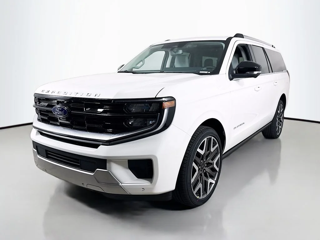 New 2026 Star White Metallic Tri-Coat Ford Platinum image 3