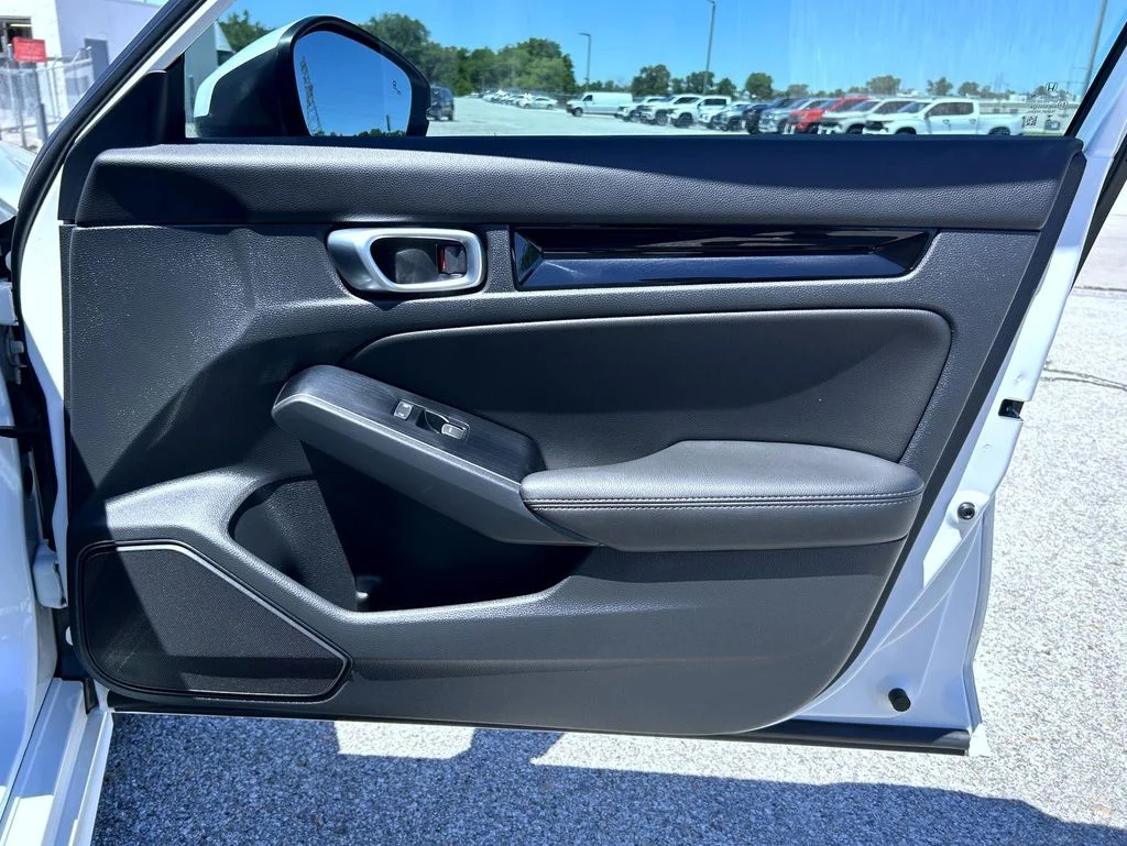 Used 2023 White Honda Touring image 15
