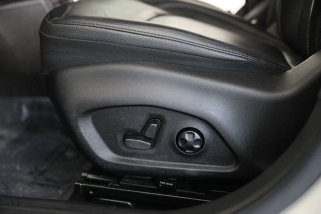 Used 2021 White Jeep Limited image 19