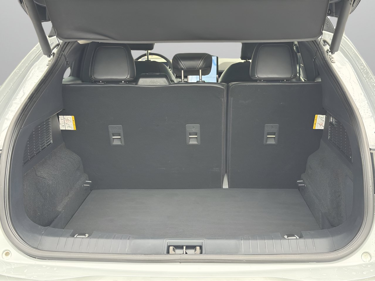 Used 2023 White Metallic Ford Premium image 8