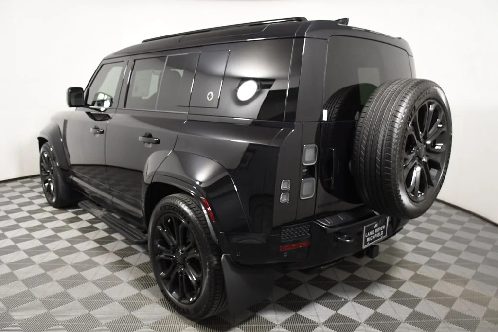 Used 2026 Narvik Black Land Rover OCTA image 4