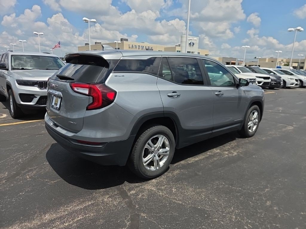 Used 2024 Sterling Metallic GMC AWD 4dr SLE image 6