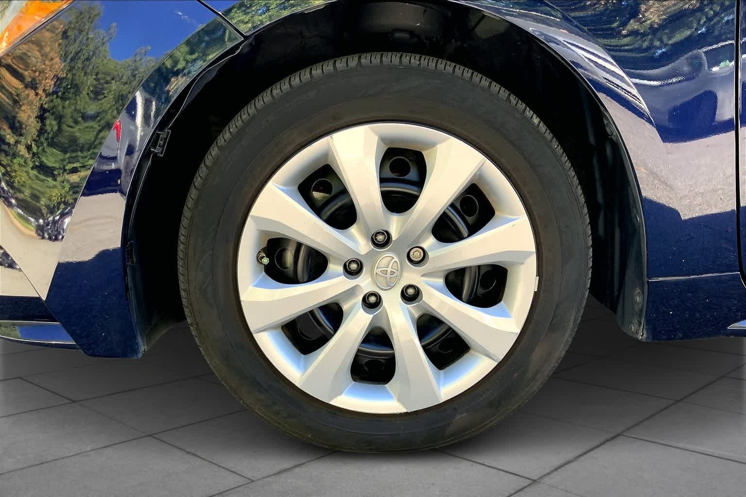 Used 2020 Blueprint Toyota LE image 11