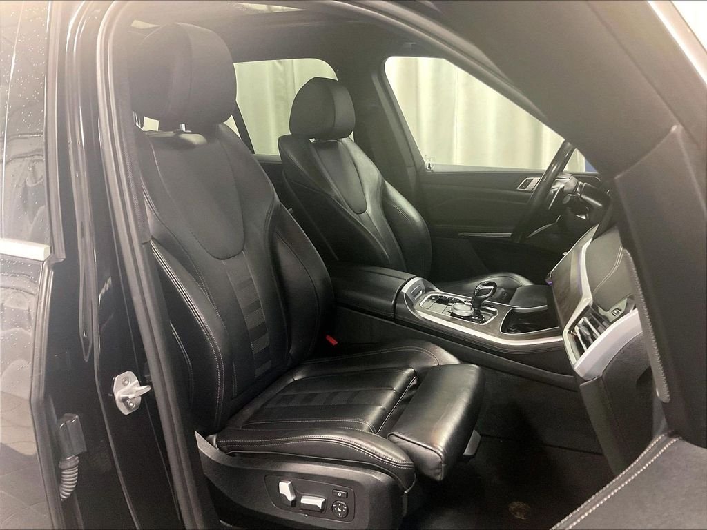 Used 2020 Black BMW xDrive40i image 11