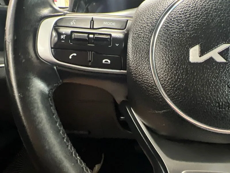 Used 2023 White Kia GT-Line image 21