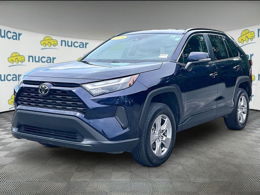 Used 2025  Toyota XLE image 3
