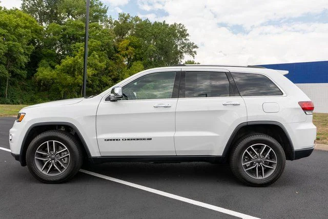 Used 2022 White Jeep Limited image 9
