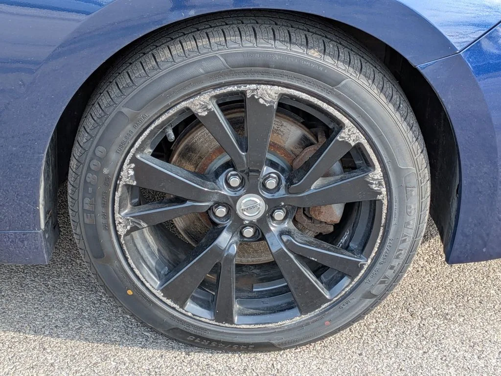 Used 2017 Blue Nissan 3.5 S image 9