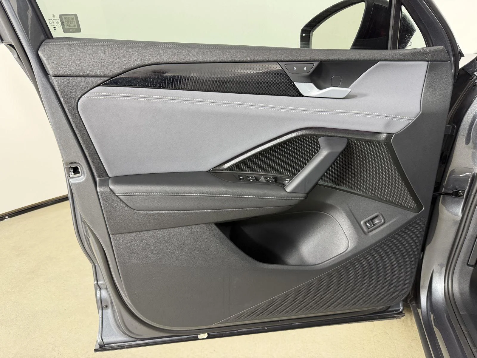 New 2026 Platinum Gray Metallic Volkswagen SE R-Line Black image 10