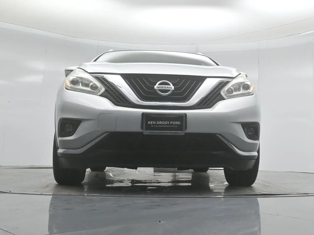Used 2016 Silver Nissan SL image 41