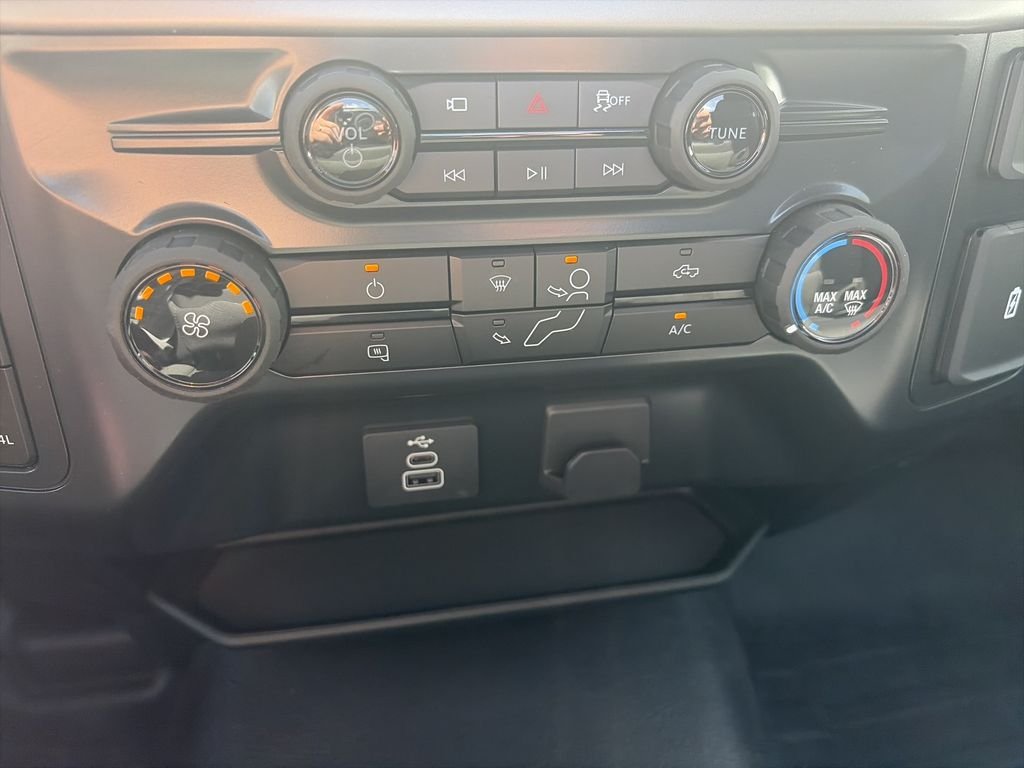 Used 2025 Silver Ford XL image 21