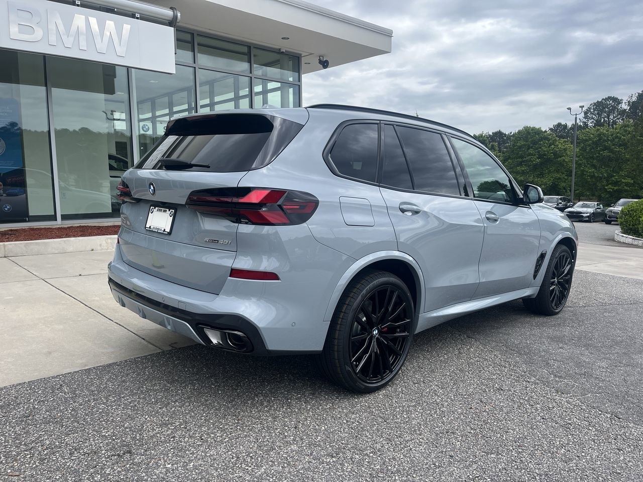 New 2026 Brooklyn Grey Metallic BMW sDrive40i image 8