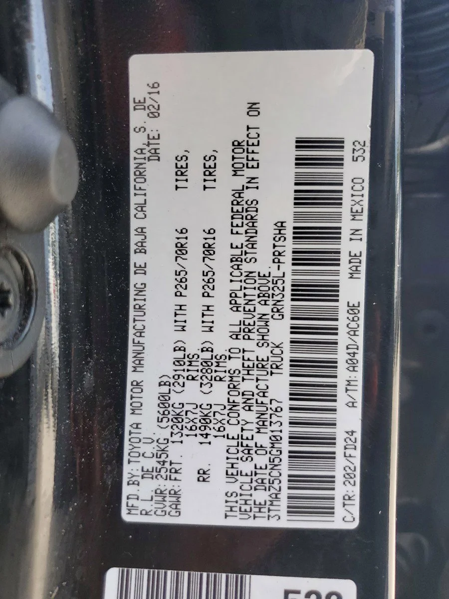 Used 2016  Toyota  image 32