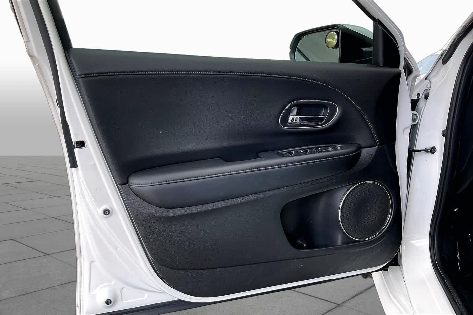 Used 2019 Platinum White Pearl Honda Touring image 22